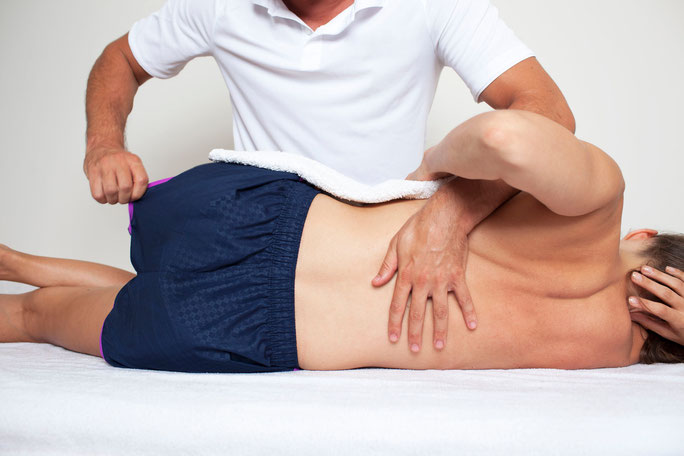 Bannière décorative avec images génériques de pratiques ostéopathiques